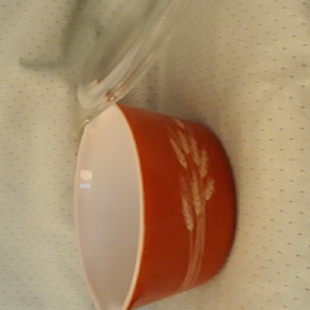 Vintage Harvest Pattern dish #473-B, 1 qt with Pyrex lid.